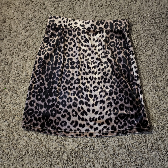 New with Tags Leopard Print Velvet Skirt Size Small - Picture 5 of 7